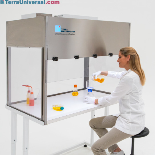 Laminar Flow Hoods & Clean Benches