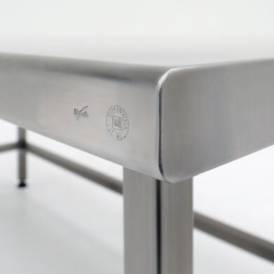 Cleanroom table: made of stainless steel